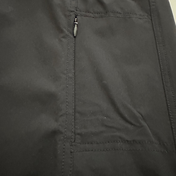 Kirkland Signature Women's Travel Pants, Size 12 Black - Picture 4 of 8